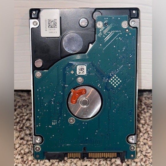 Seagate Momentus 750GB Hard Drive 7200 RPM - Picture 2 of 4